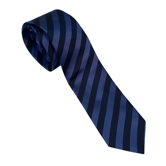 Banana Republic 100% Silk Tie Blue & Navy Diagonal Stripe | Classic Workwear - Picture 1 of 5